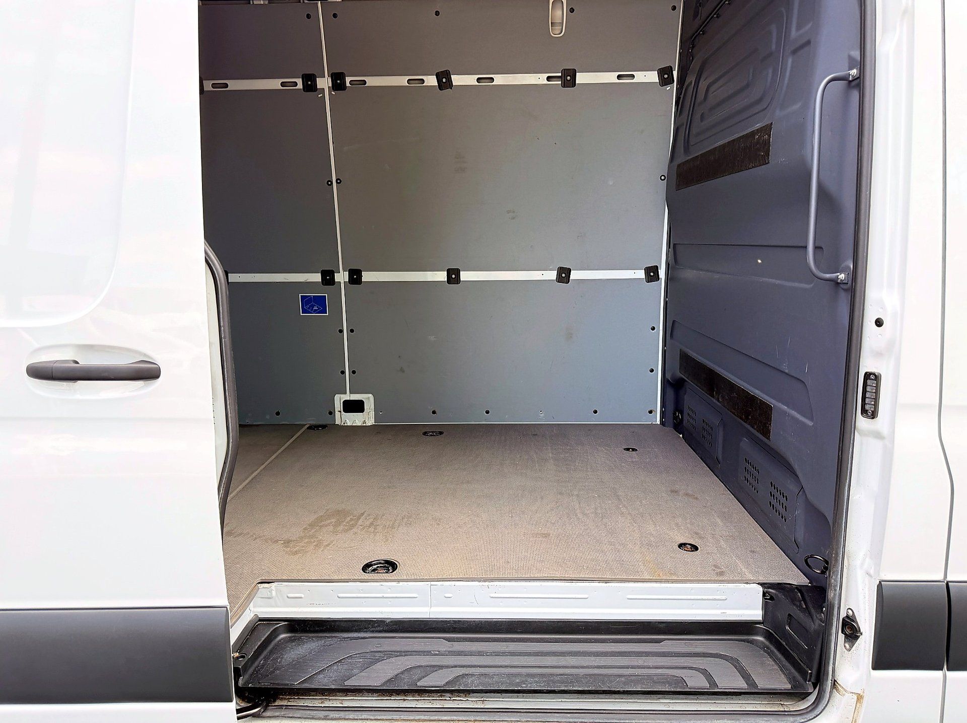 Mercedes-Benz Sprinter Cargo Van 2023 - Image 13