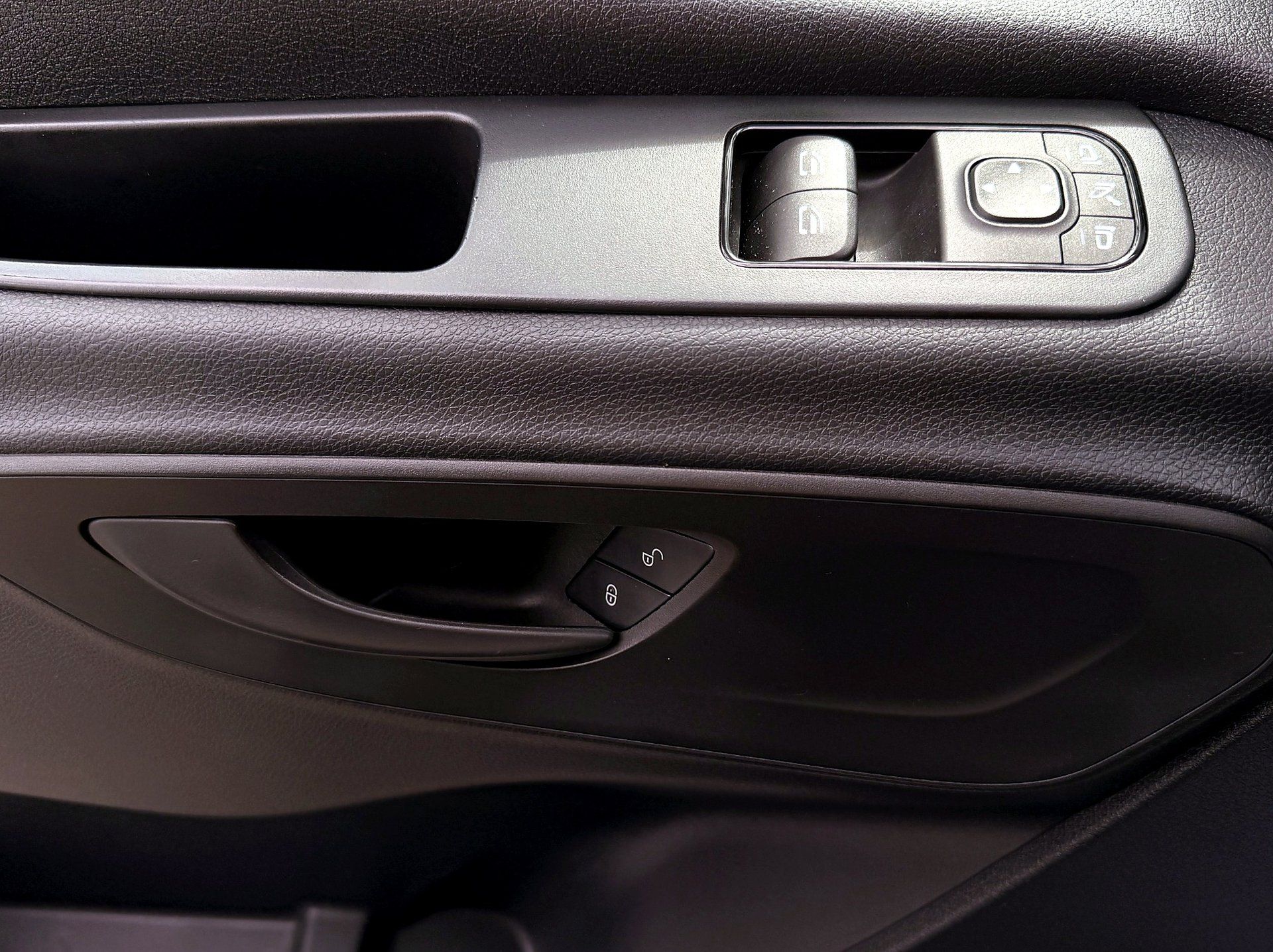Mercedes-Benz Sprinter Cargo Van 2023 - Image 19