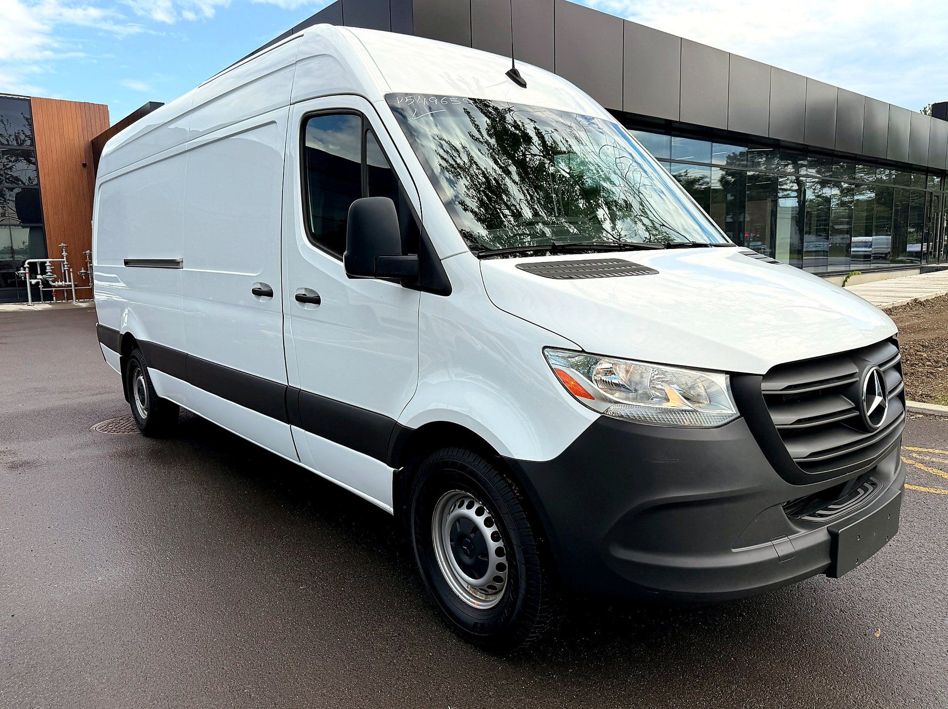Mercedes-Benz Sprinter Cargo Van 2023 - Image 7