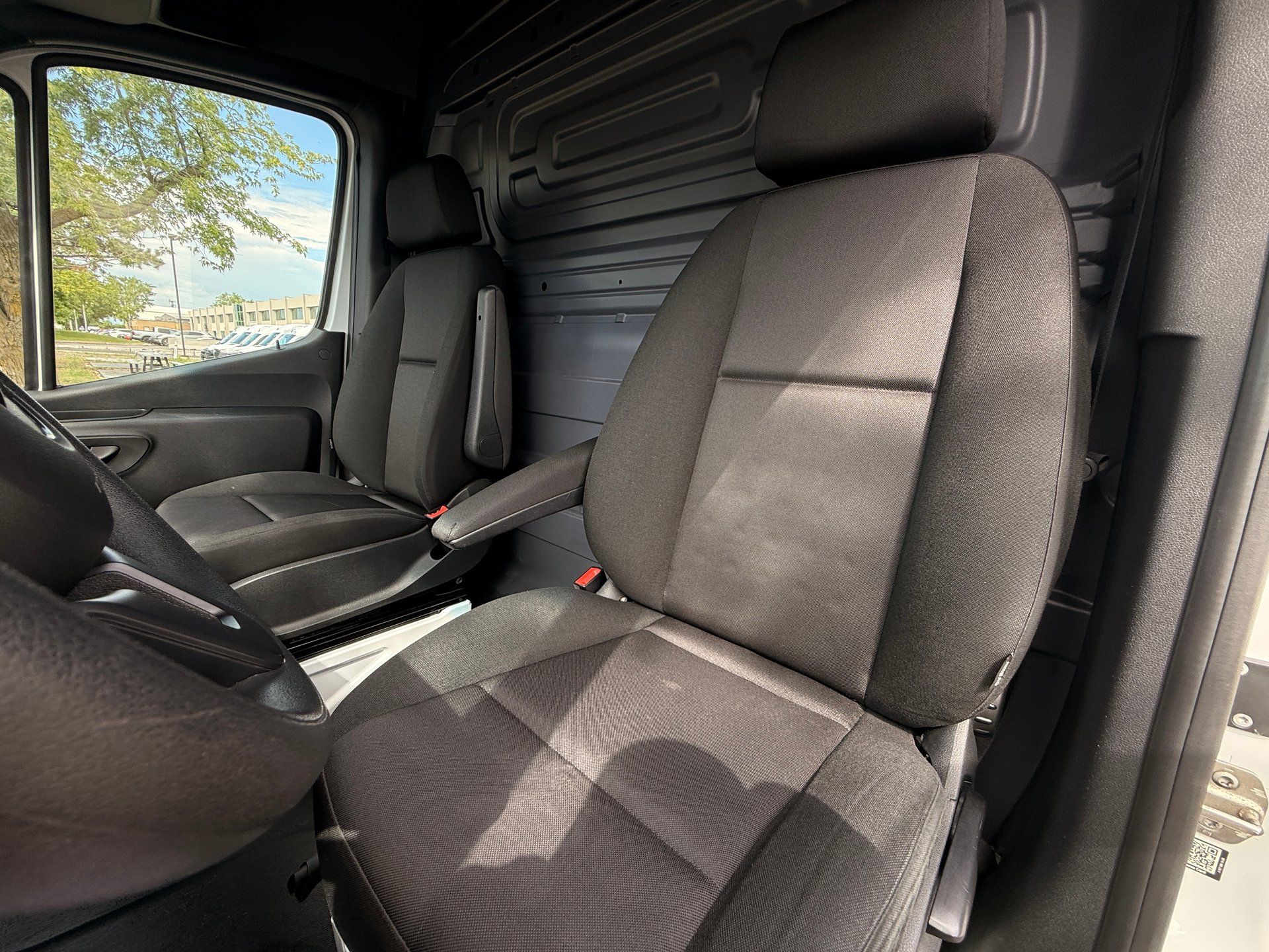 Mercedes-Benz Sprinter Cargo Van 2023 - Image 25