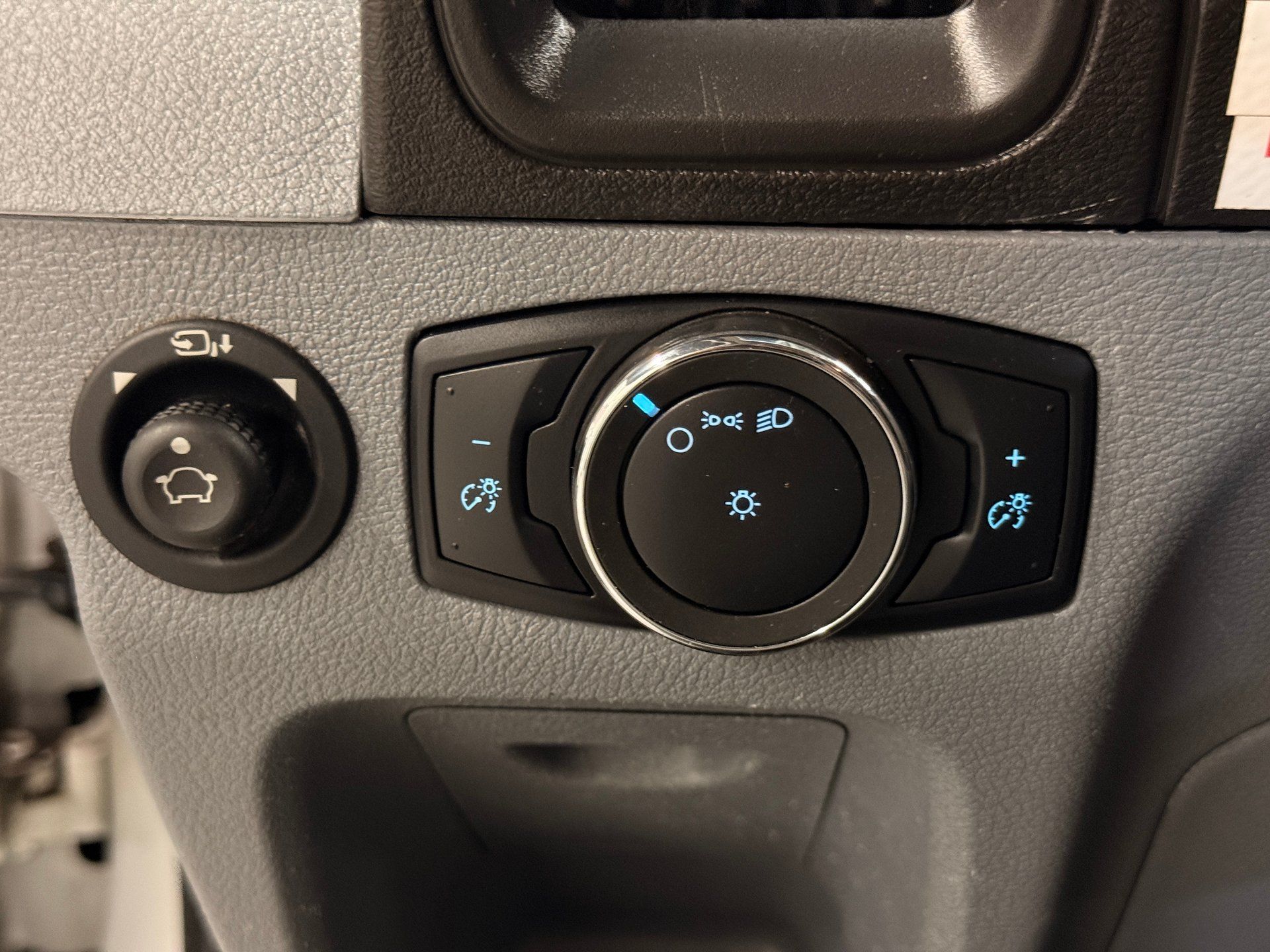 Ford Transit Cargo Van 2019 - Image 24