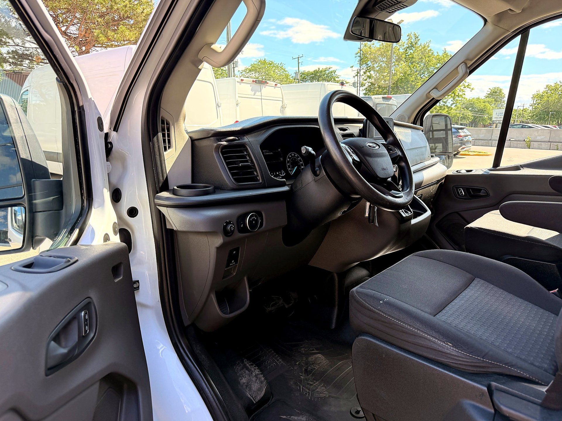 Ford Transit Cargo Van 2022 - Image 9