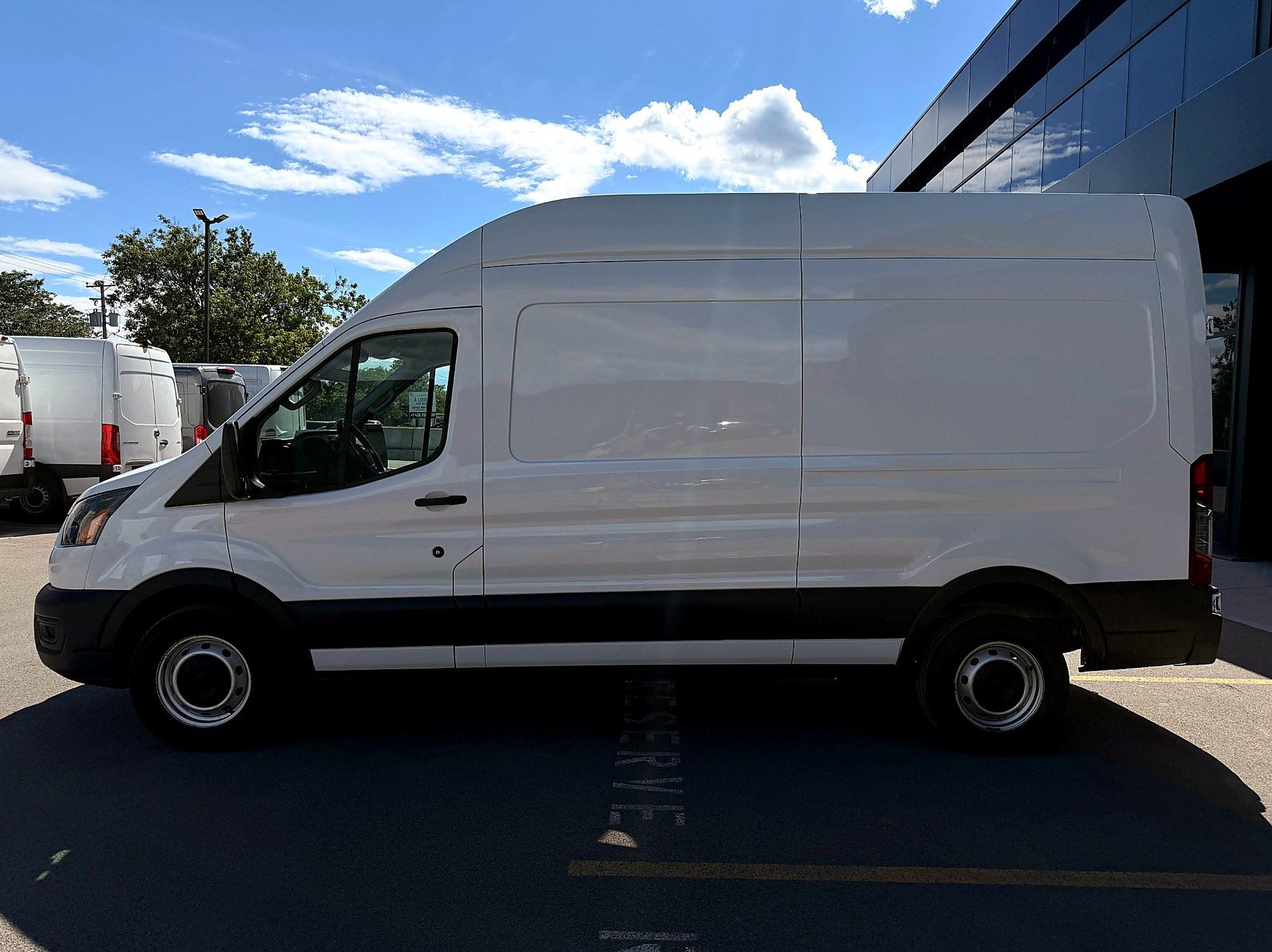Ford Transit Cargo Van 2022 - Image 2