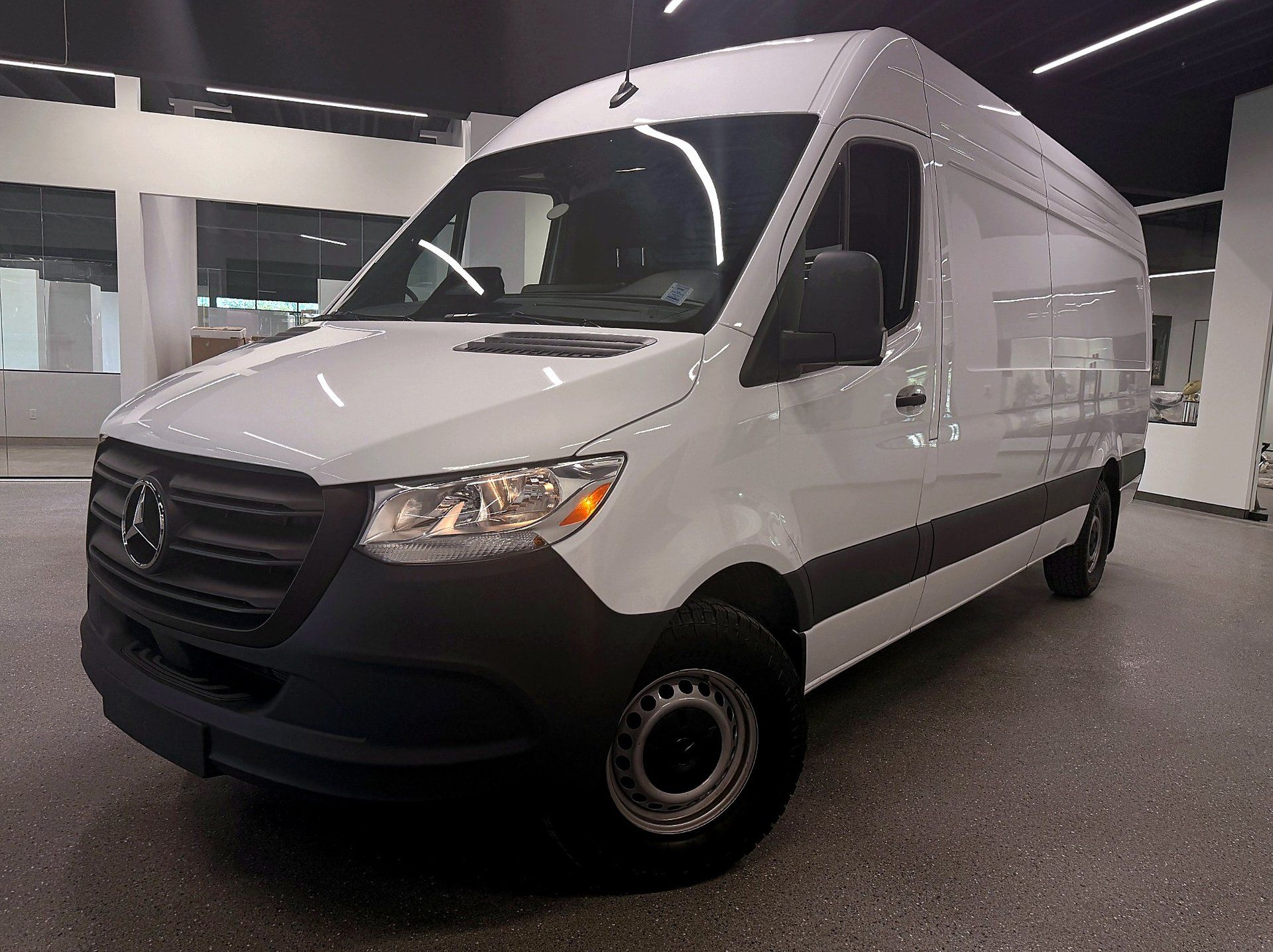 Mercedes-Benz Sprinter Cargo Van 2025 - Image 1