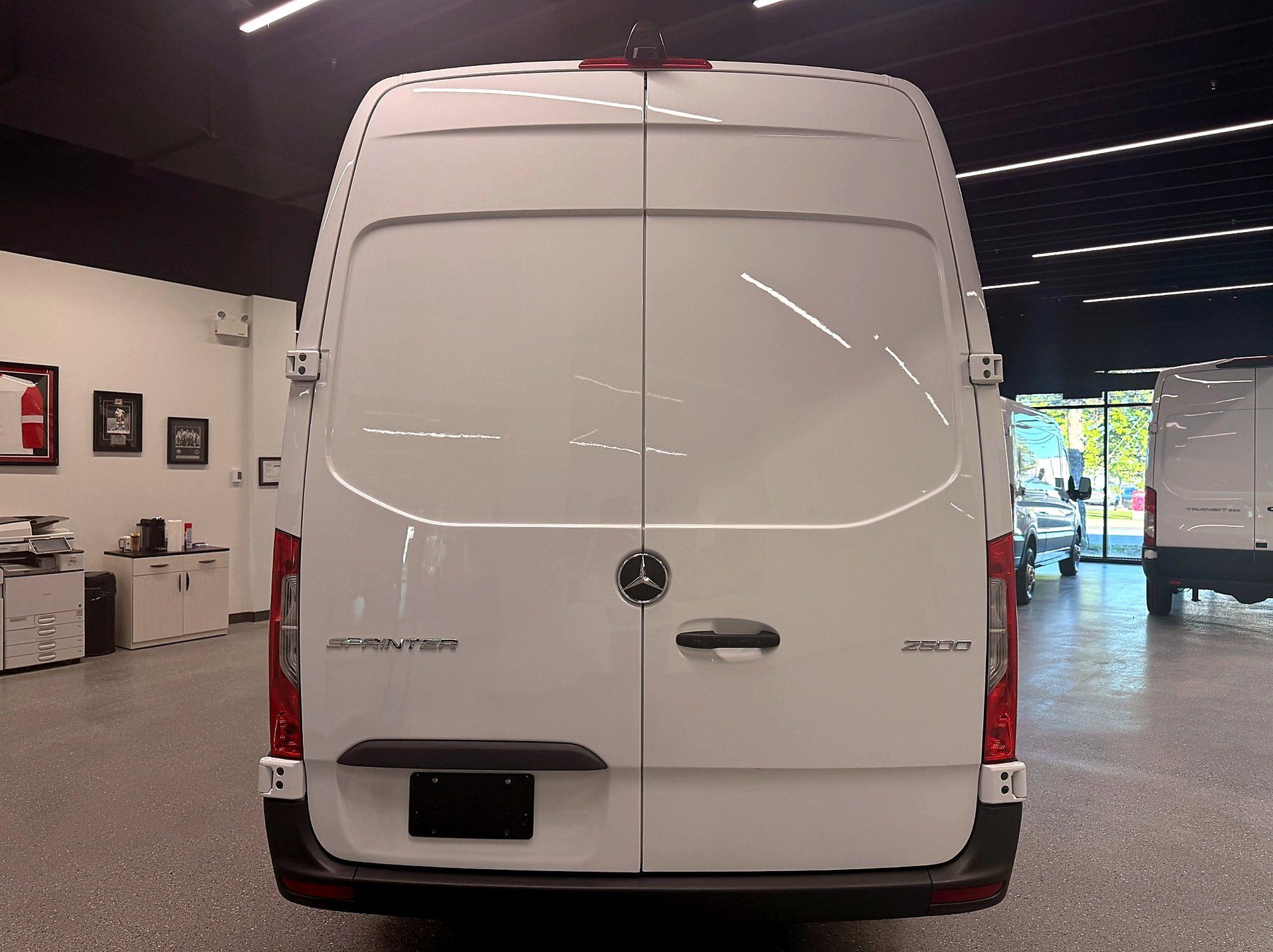 Mercedes-Benz Sprinter Cargo Van 2025 - Image 4