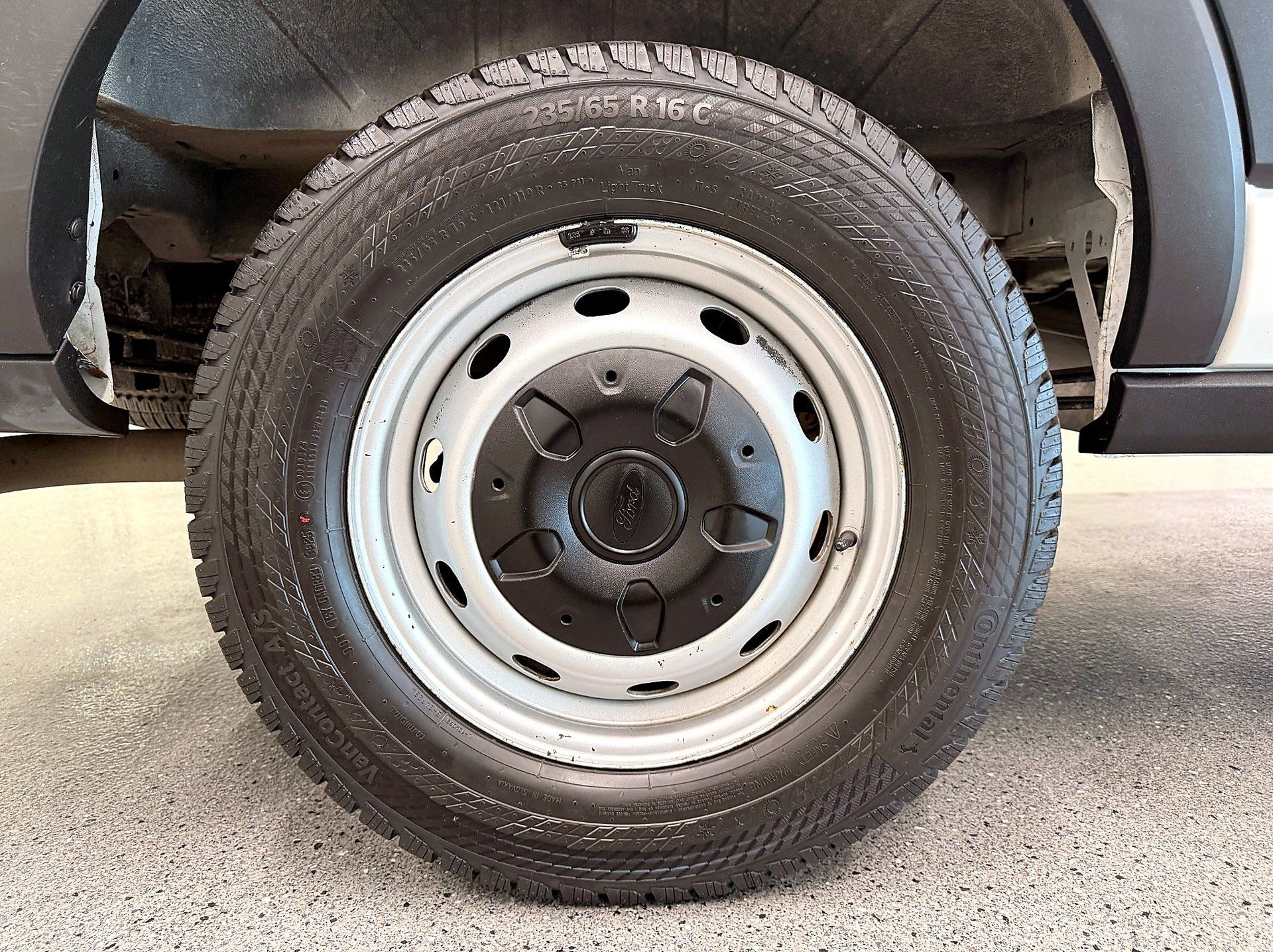 Ford Transit Cargo Van 2022 - Image 9
