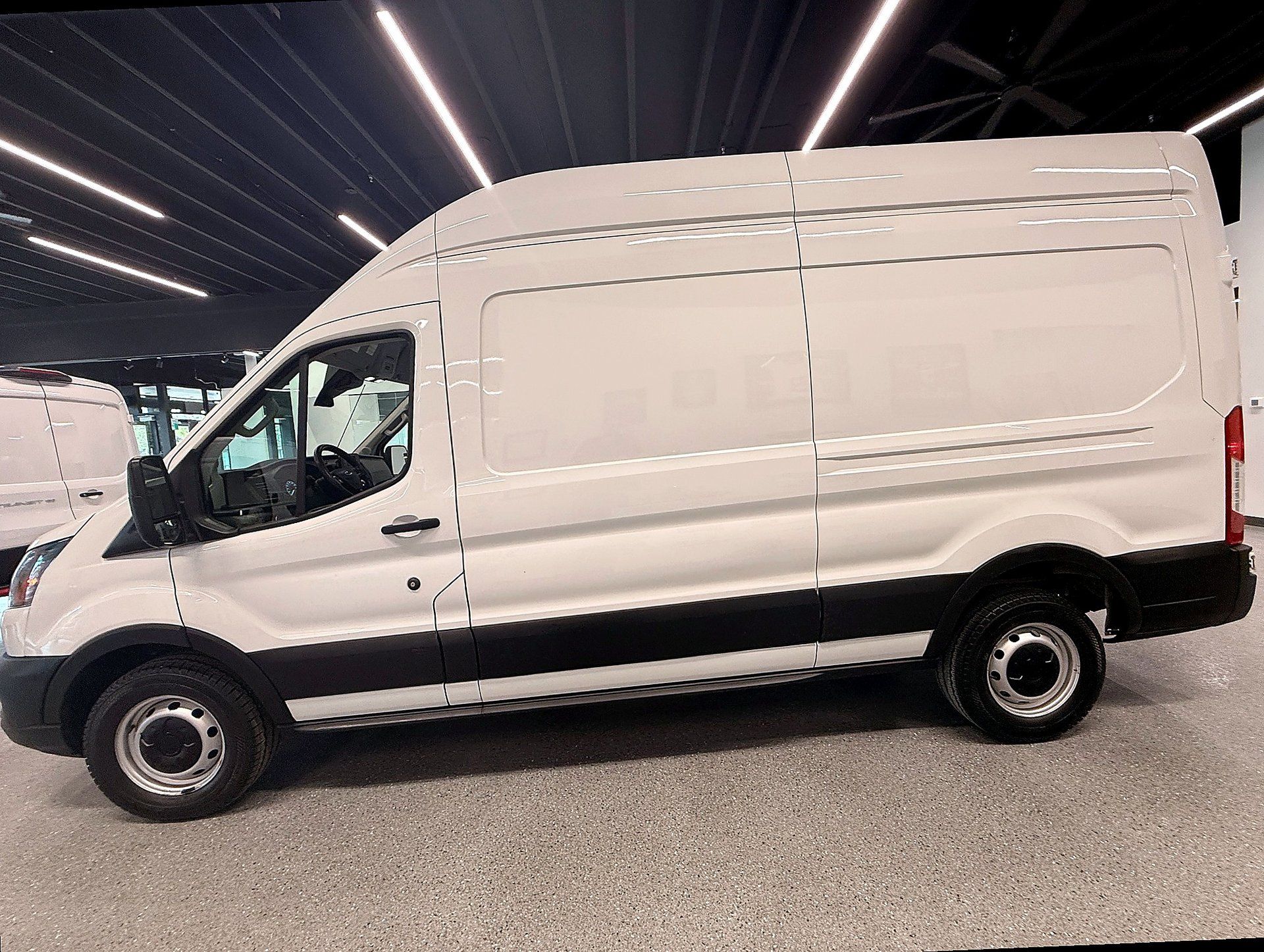 Ford Transit Cargo Van 2022 - Image 2