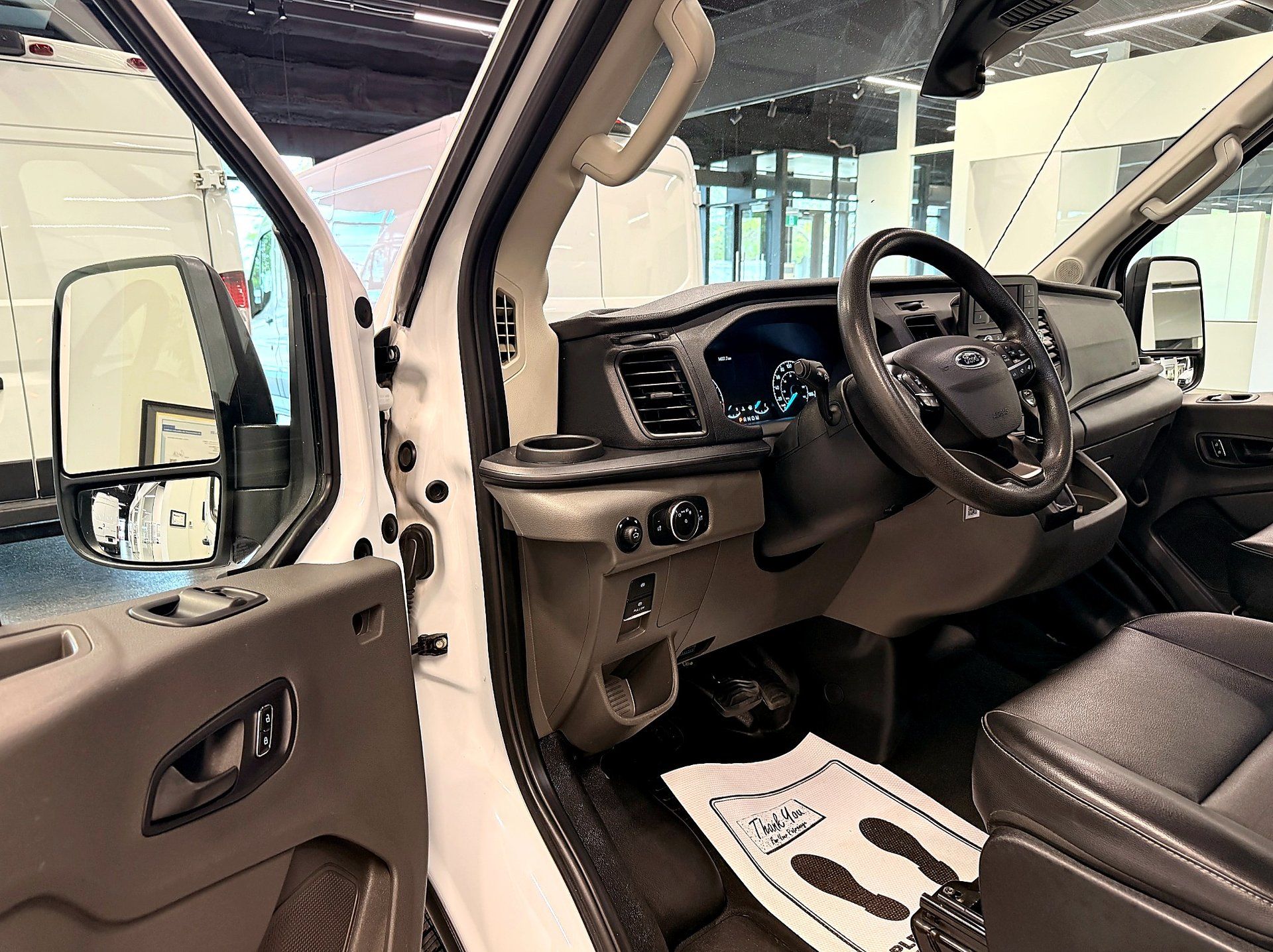 Ford Transit Cargo Van 2022 - Image 10