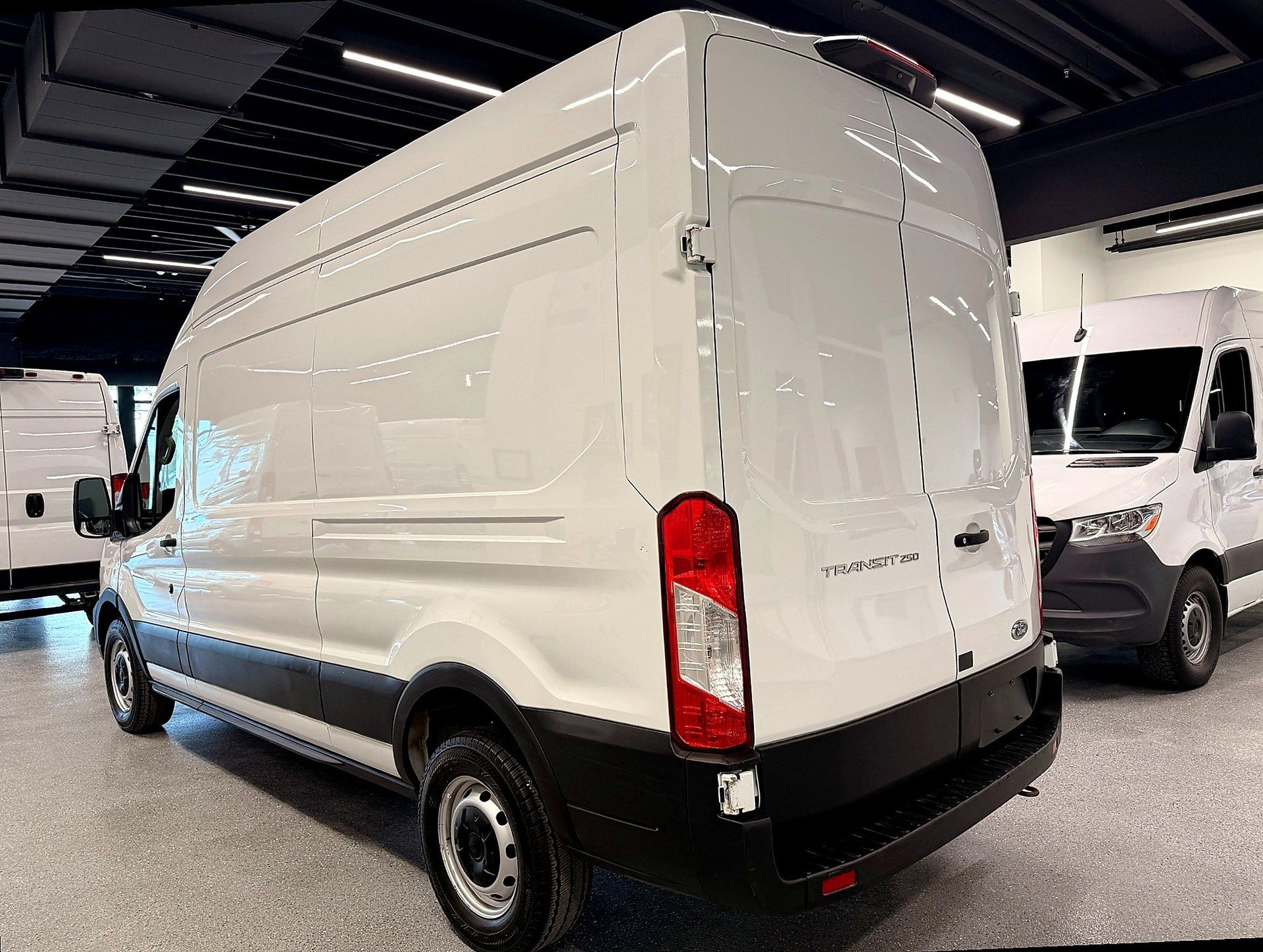 Ford Transit Cargo Van 2022 - Image 3