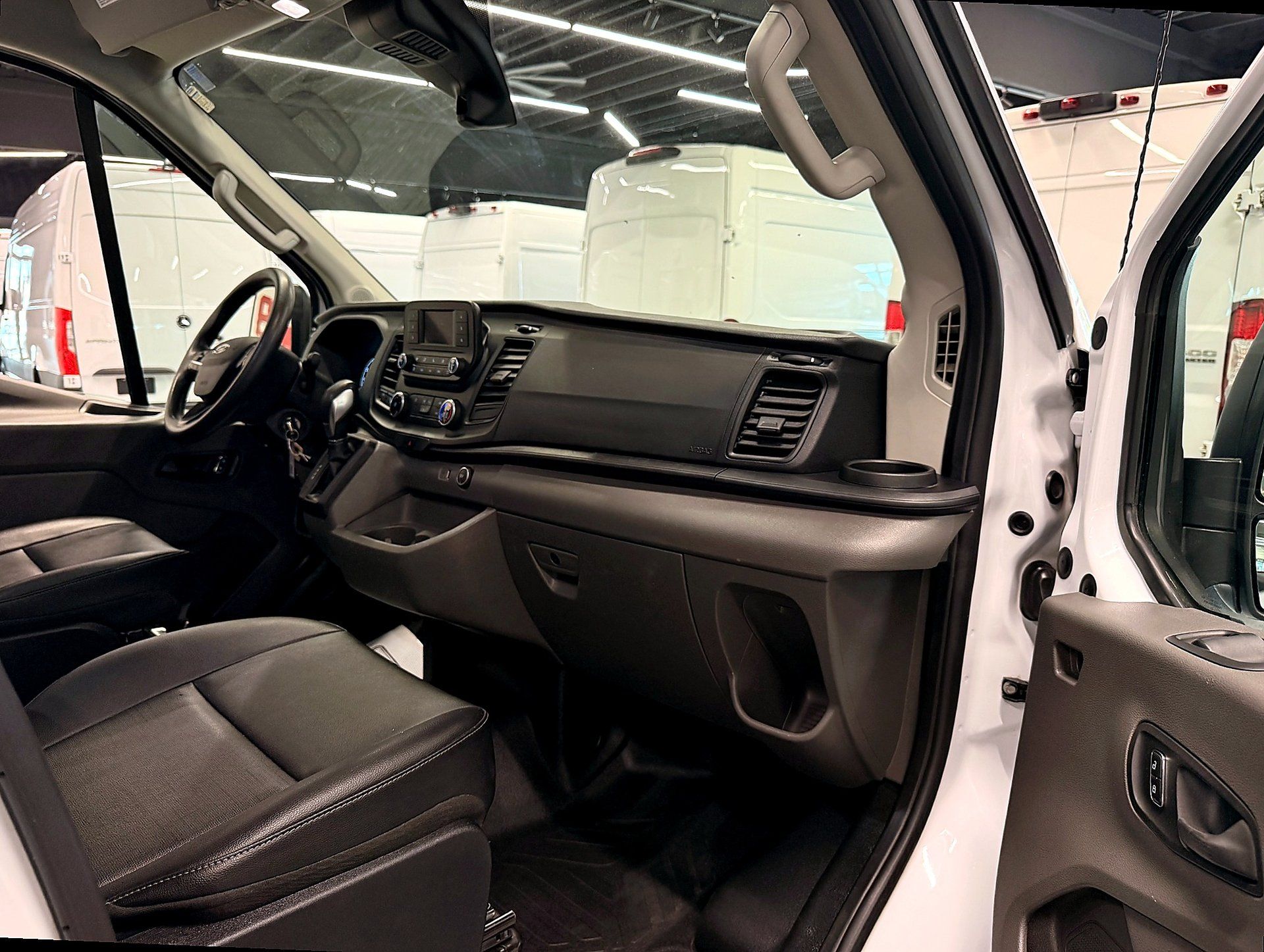 Ford Transit Cargo Van 2022 - Image 11