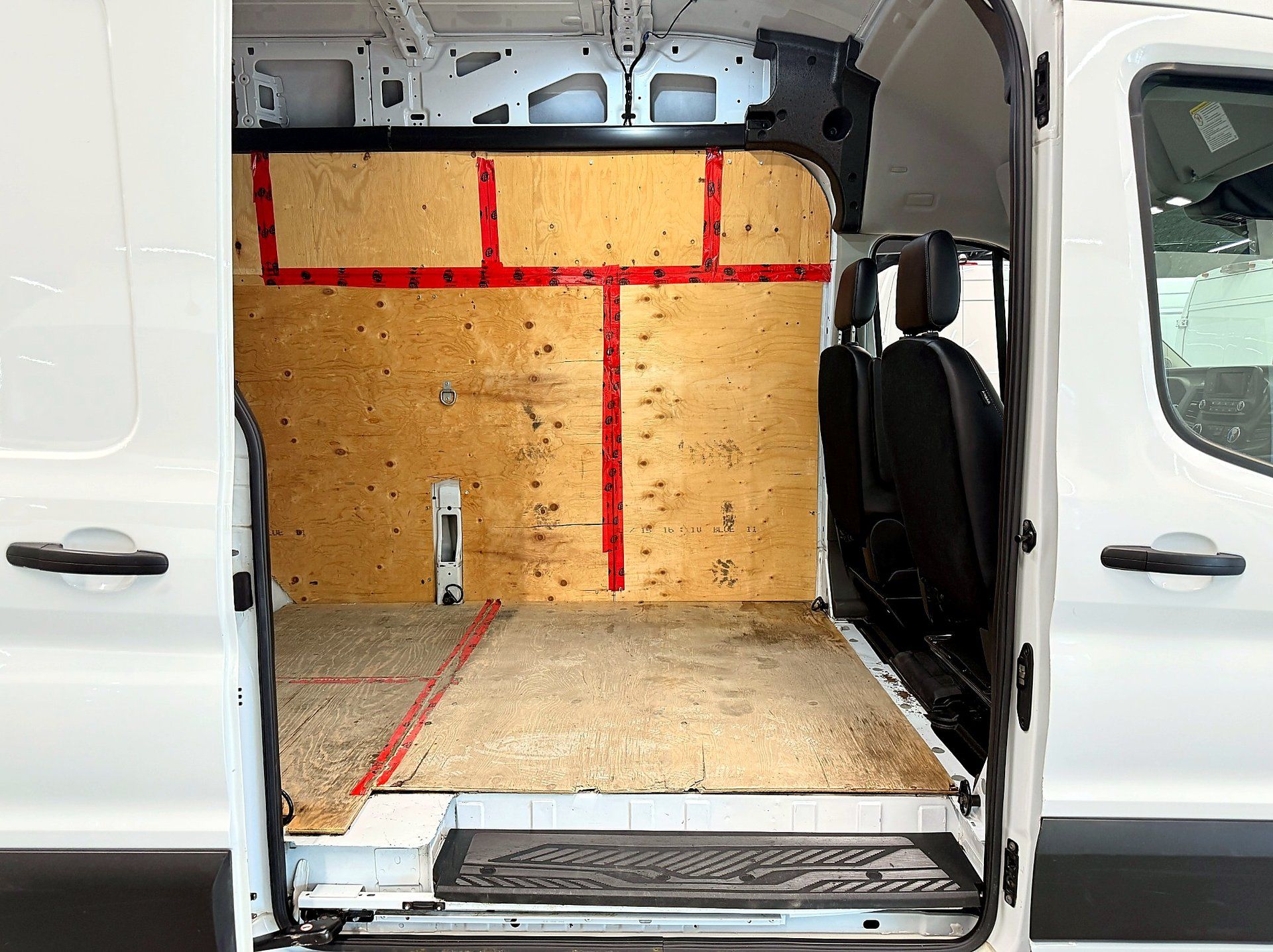 Ford Transit Cargo Van 2022 - Image 12