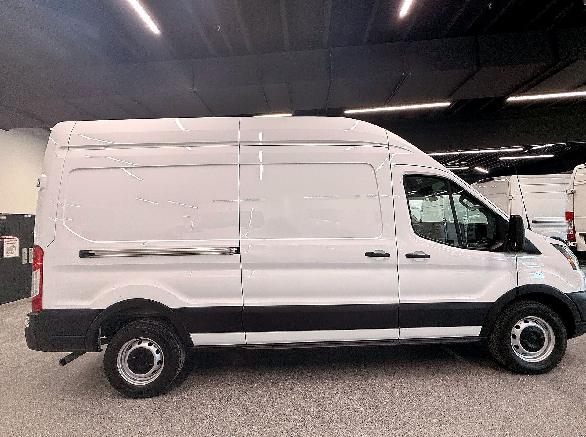 Ford Transit Cargo Van 2022 - Image 6