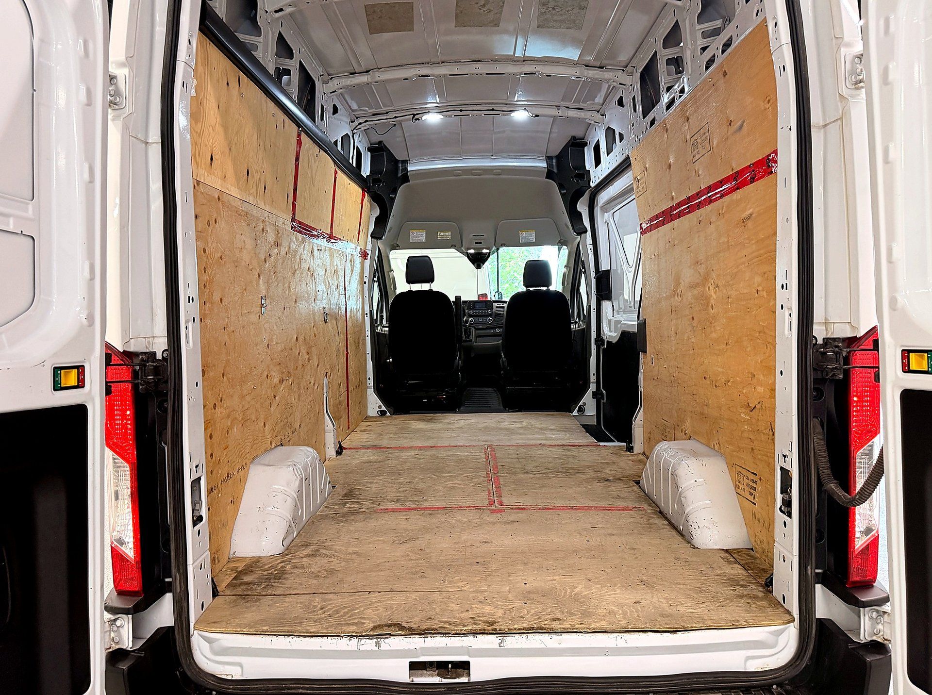 Ford Transit Cargo Van 2022 - Image 14