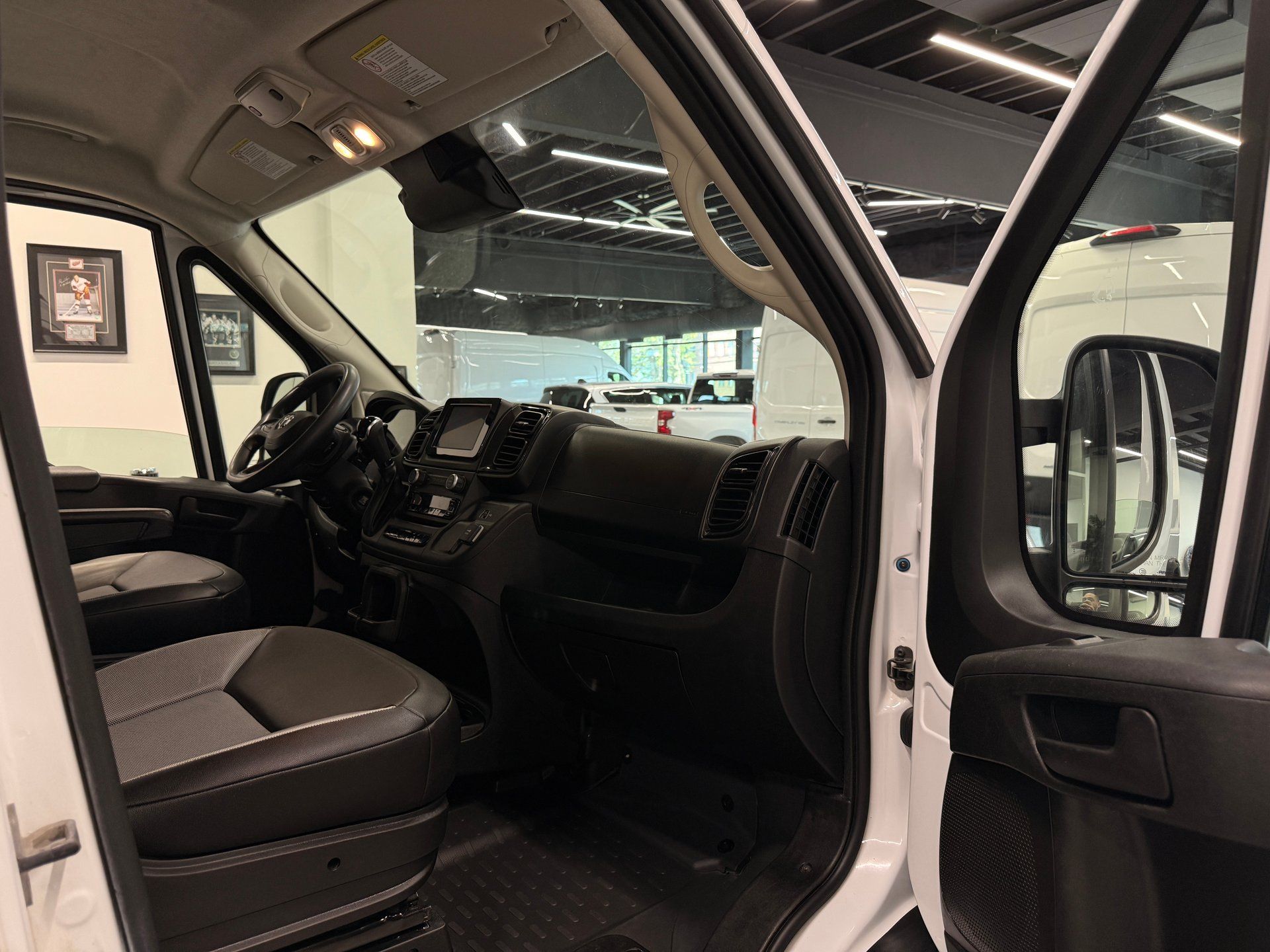 Ram ProMaster Cargo Van 2025 - Image 11