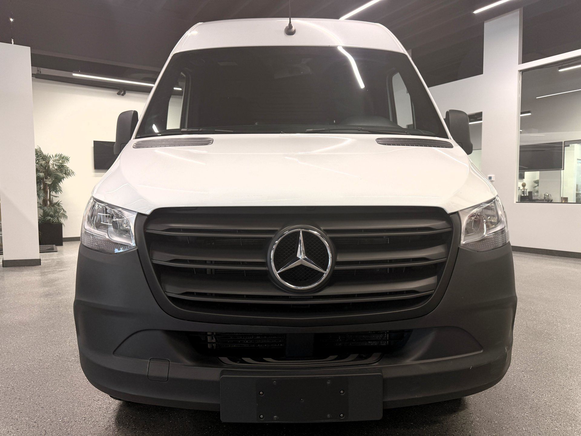 Mercedes-Benz Sprinter Cargo Van 2024 - Image 8