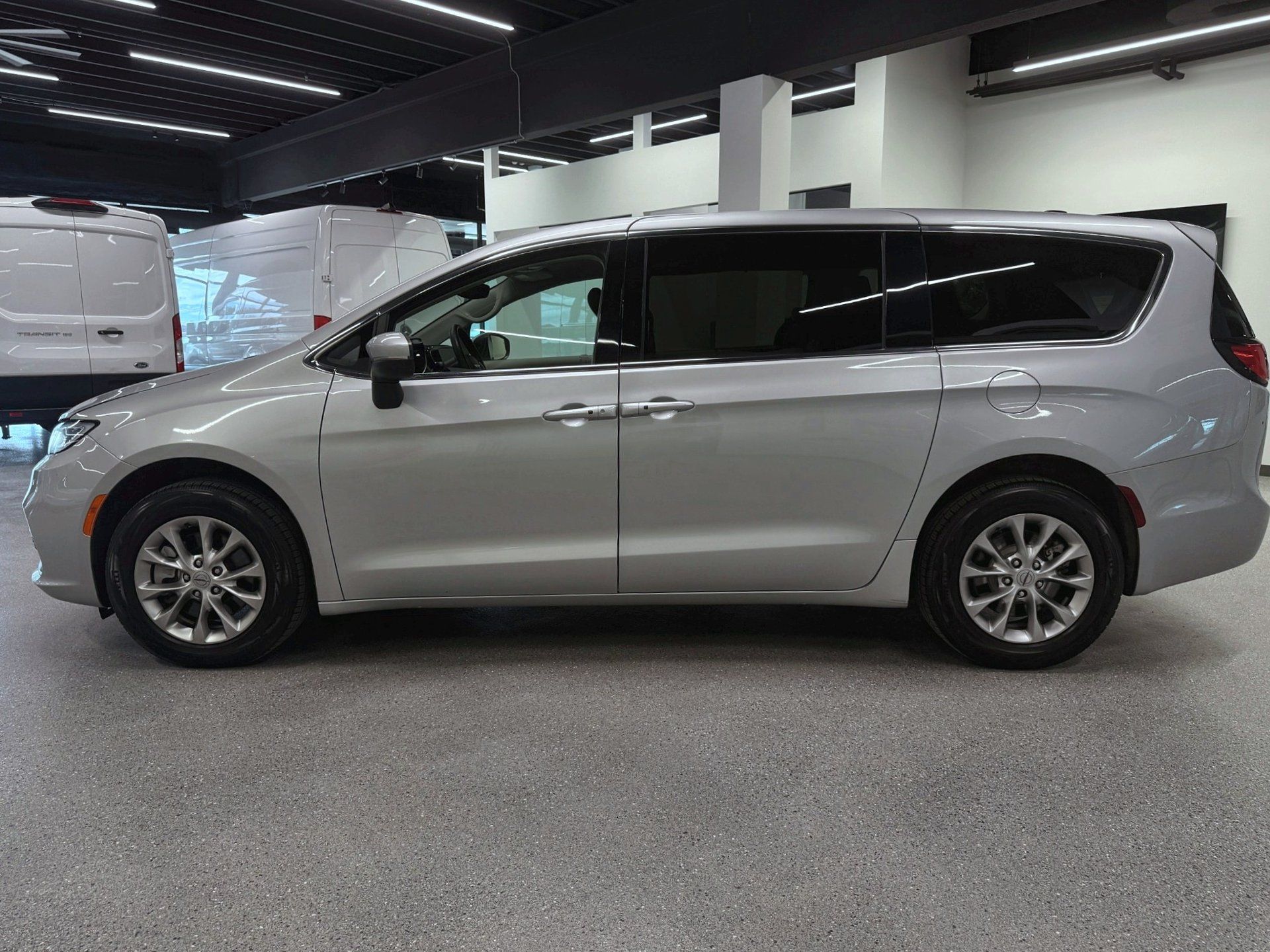 Chrysler Pacifica 2023 - Image 2