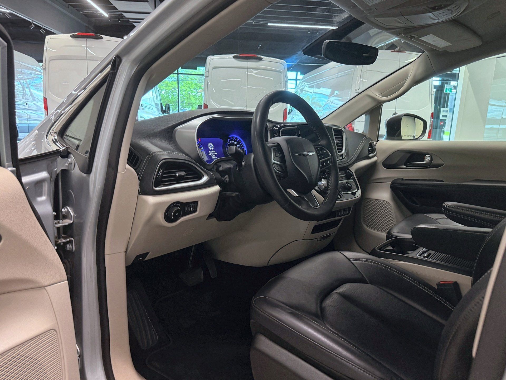 Chrysler Pacifica 2023 - Image 10