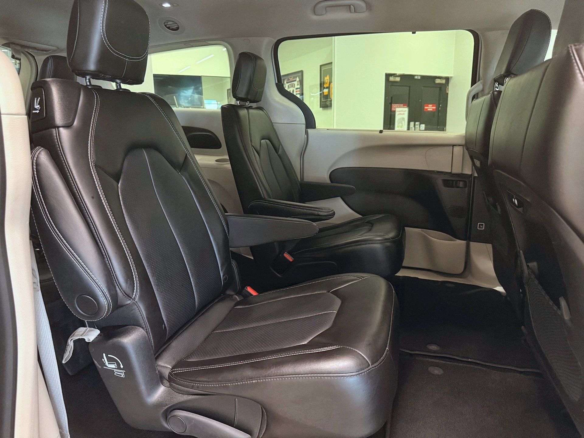 Chrysler Pacifica 2023 - Image 13