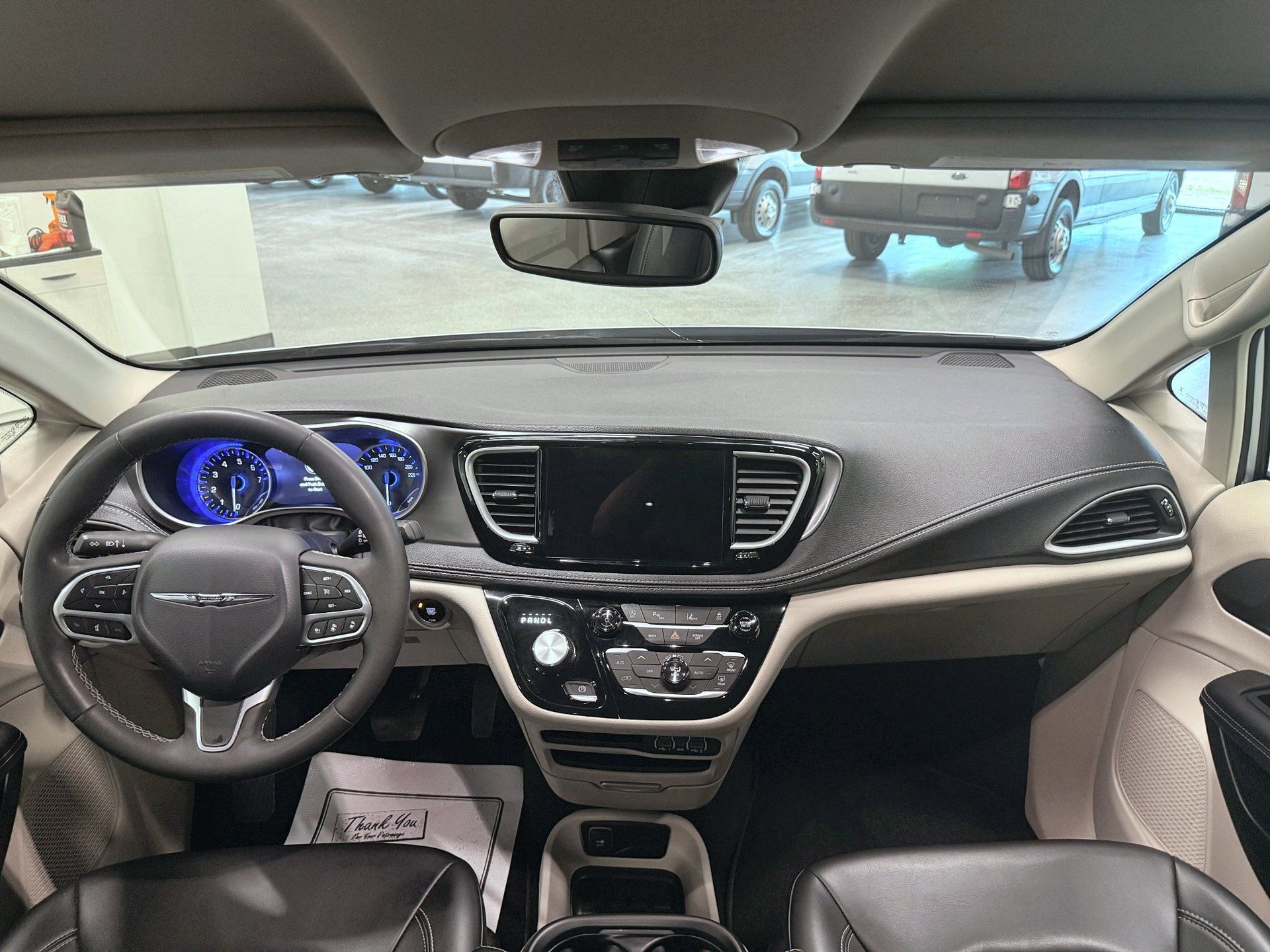Chrysler Pacifica 2023 - Image 16