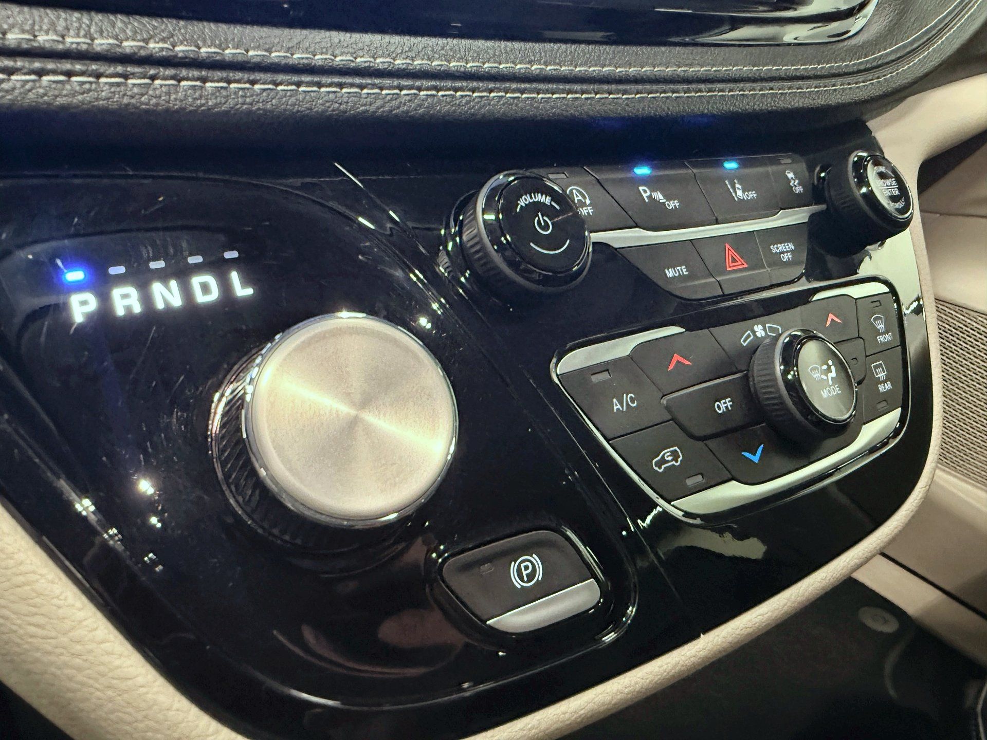 Chrysler Pacifica 2023 - Image 20