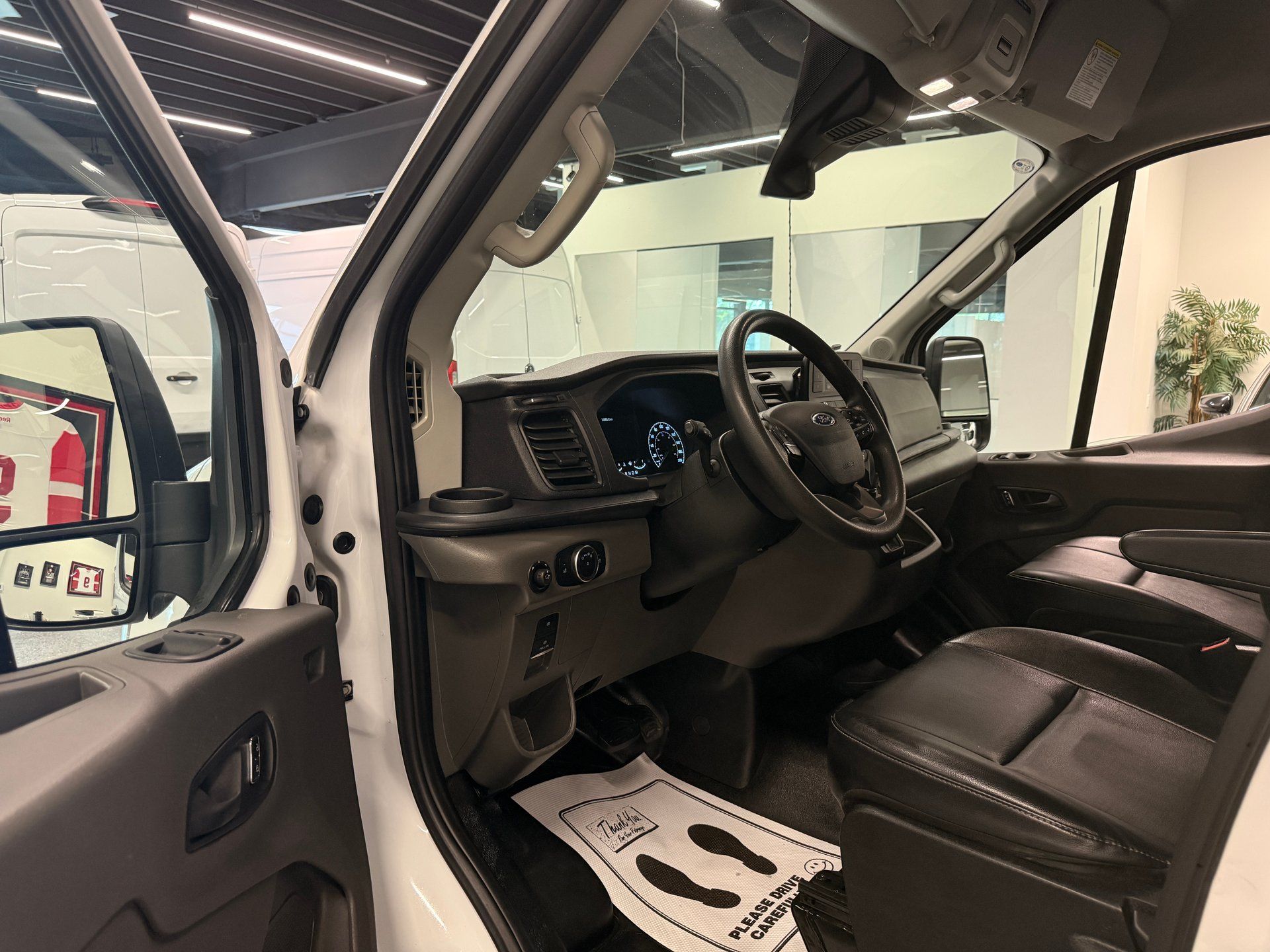 Ford Transit Cargo Van 2024 - Image 11