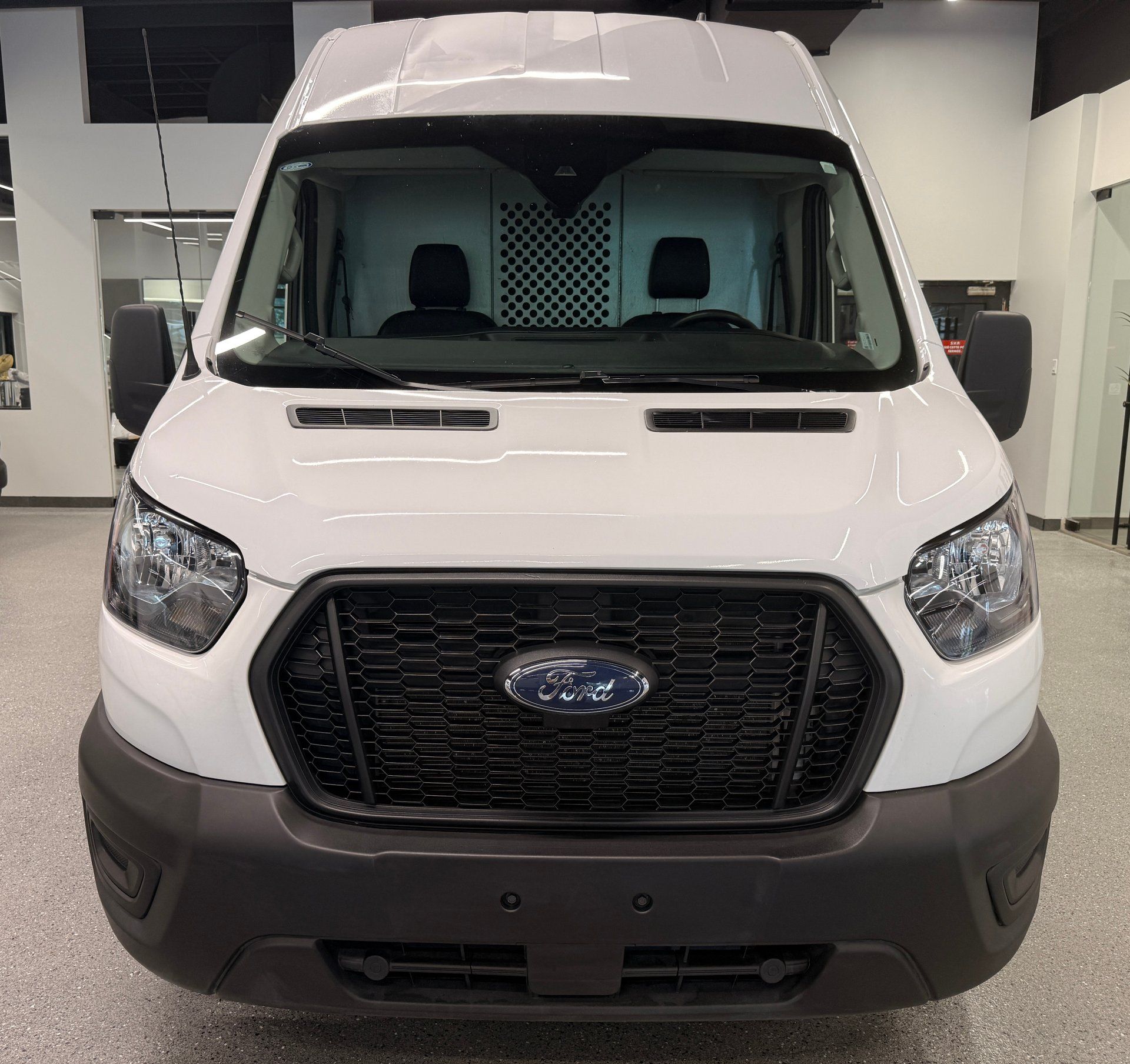 Ford Transit Cargo Van 2024 - Image 8