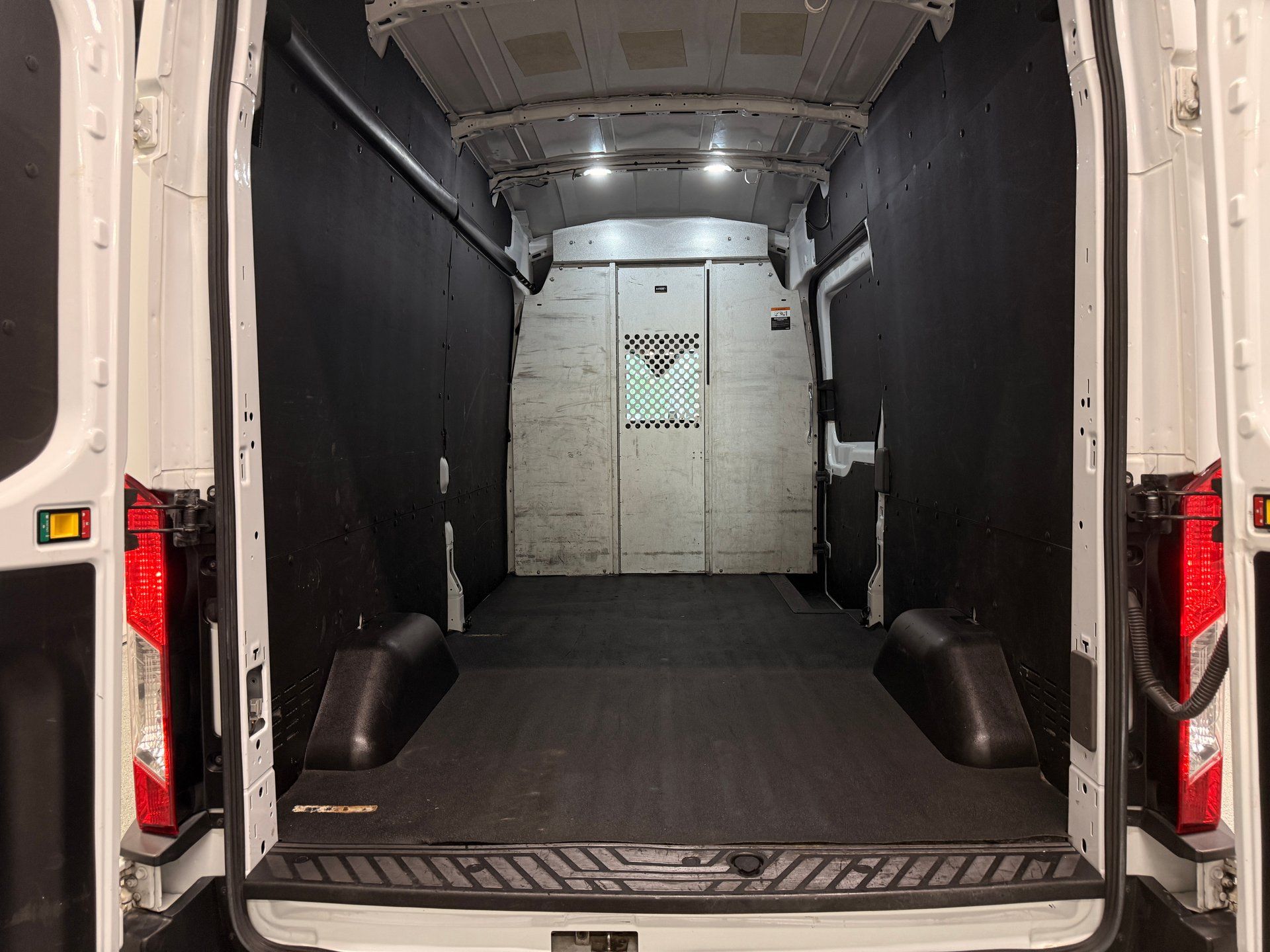Ford Transit Cargo Van 2024 - Image 15