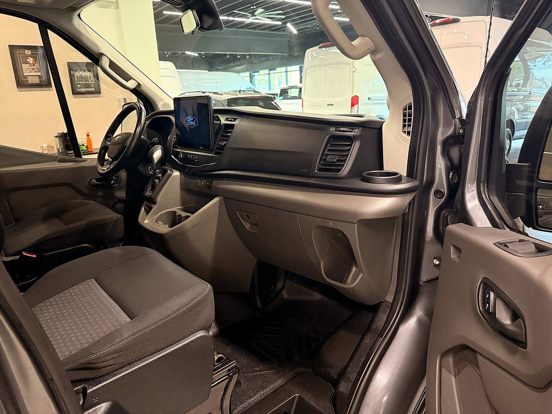 Ford Transit Crew Van 2023 - Image 12