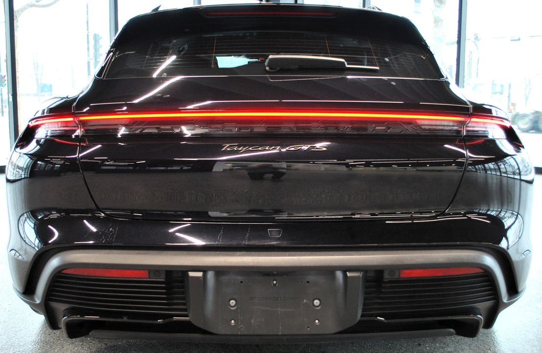 Porsche Taycan 2024 - Image 4