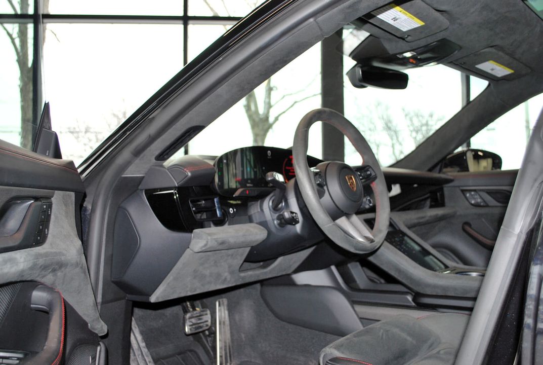 Porsche Taycan 2024 - Image 10