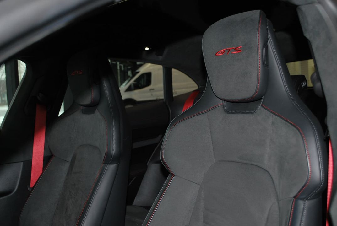 Porsche Taycan 2024 - Image 14