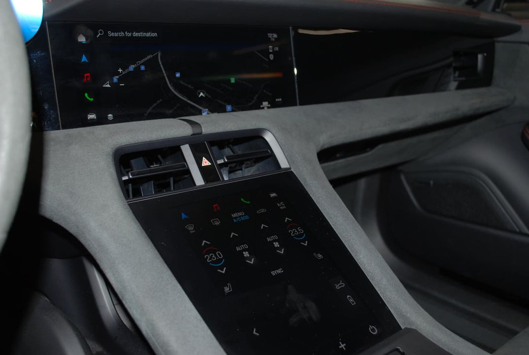 Porsche Taycan 2024 - Image 16