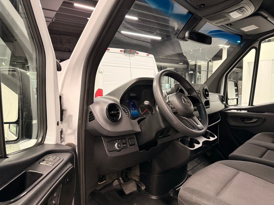 Mercedes-Benz Sprinter Cargo Van 2024 - Image 11