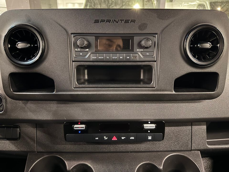 Mercedes-Benz Sprinter Cargo Van 2024 - Image 14