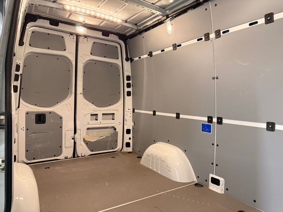 Mercedes-Benz Sprinter Cargo Van 2024 - Image 20