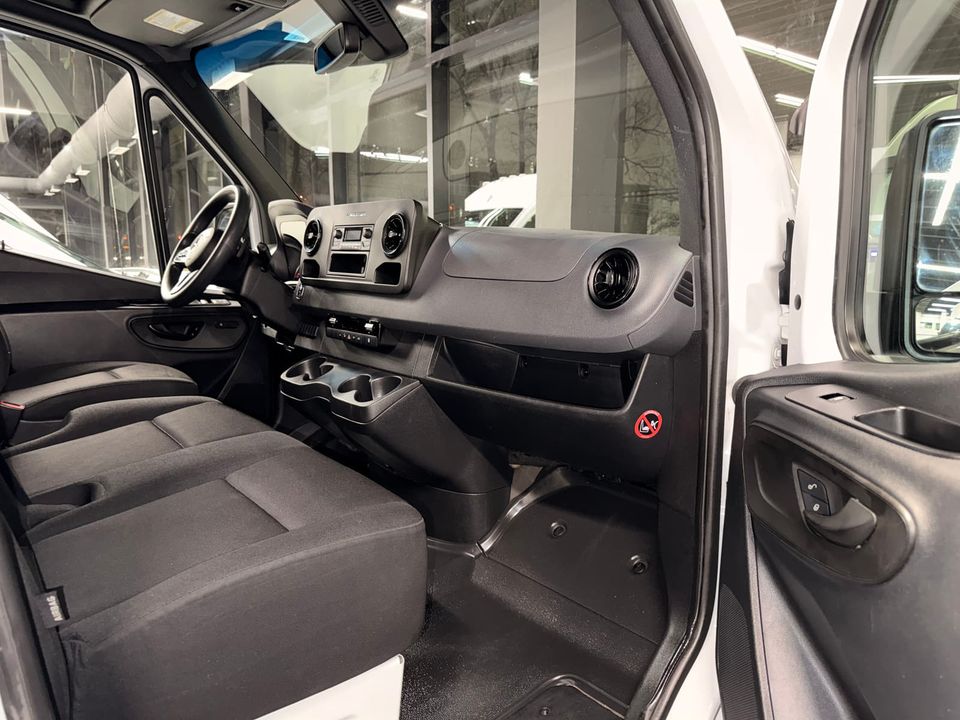 Mercedes-Benz Sprinter Cargo Van 2024 - Image 23