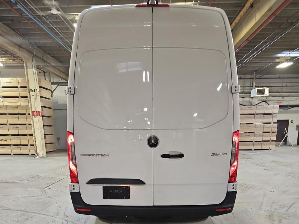 Mercedes-Benz Sprinter Cargo Van 2022 - Image 4
