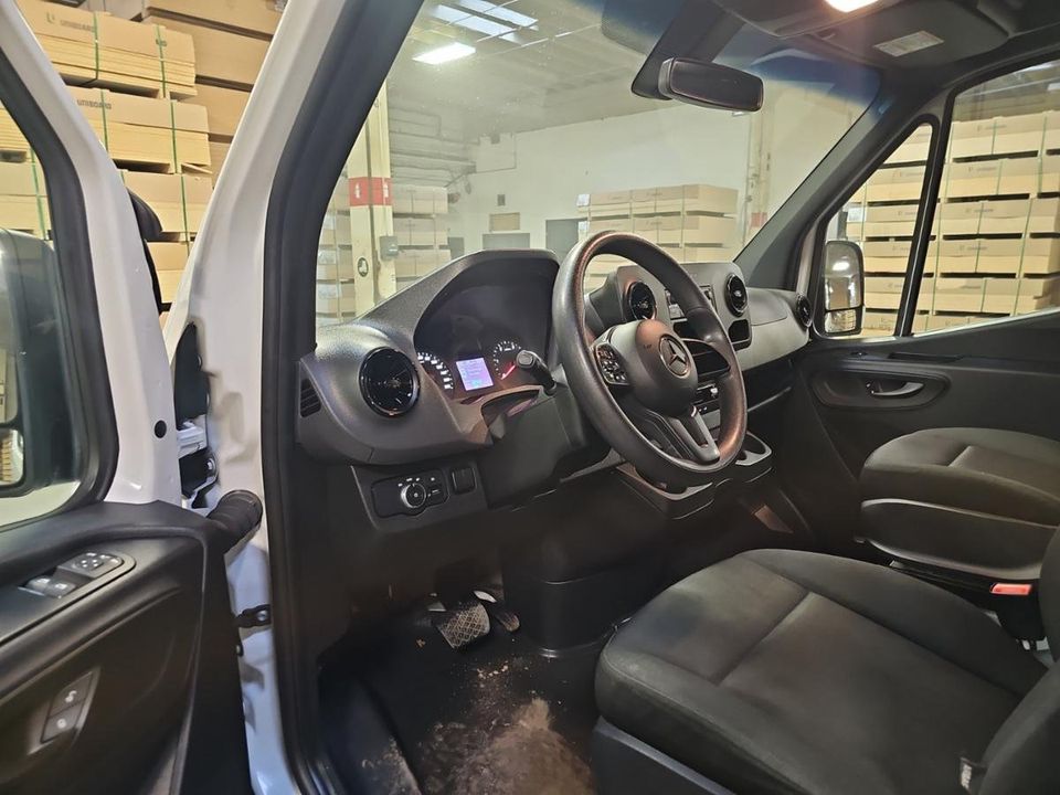 Mercedes-Benz Sprinter Cargo Van 2022 - Image 7