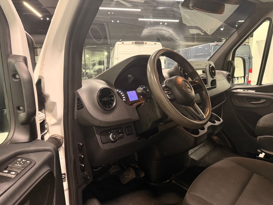 Mercedes-Benz Sprinter Cargo Van 2019 - Image 10