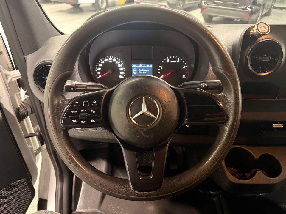 Mercedes-Benz Sprinter Cargo Van 2019 - Image 12