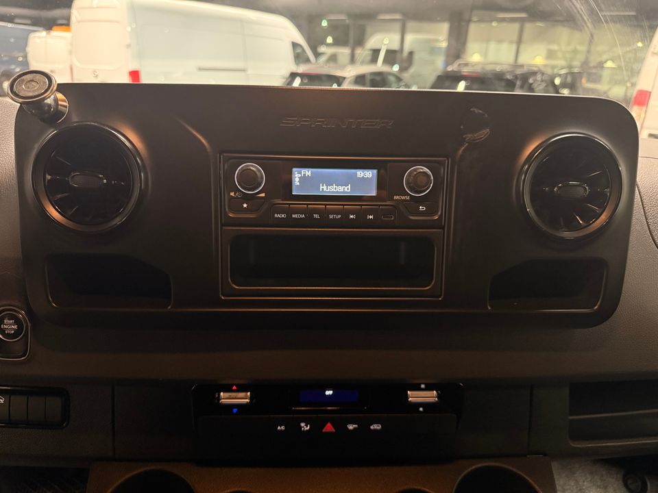 Mercedes-Benz Sprinter Cargo Van 2019 - Image 15