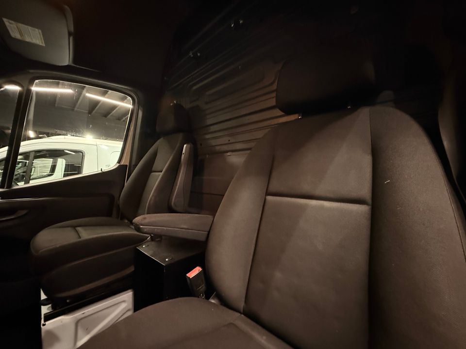 Mercedes-Benz Sprinter Cargo Van 2019 - Image 21