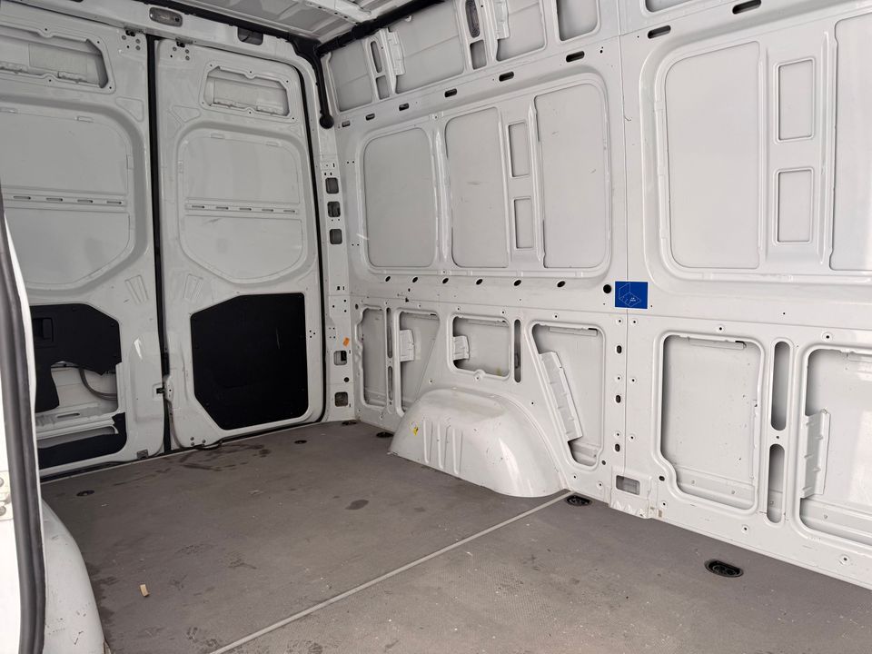 Mercedes-Benz Sprinter Cargo Van 2021 - Image 14