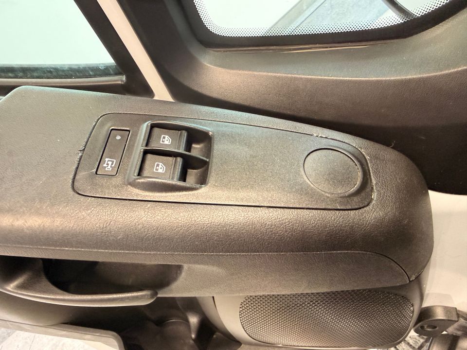 Ram ProMaster Cargo Van 2023 - Image 17