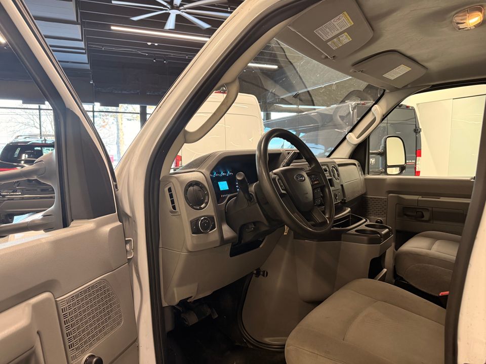 Ford E-Series Cutaway 2022 - Image 12