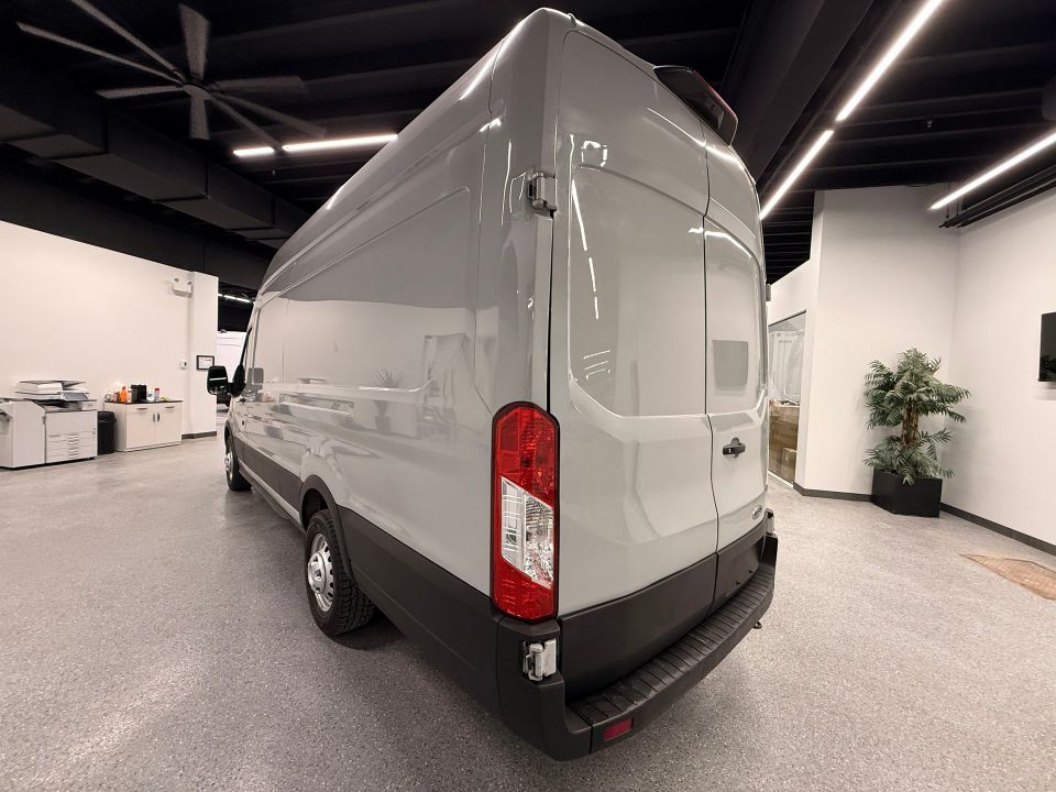 Ford Transit Cargo Van 2023 - Image 3