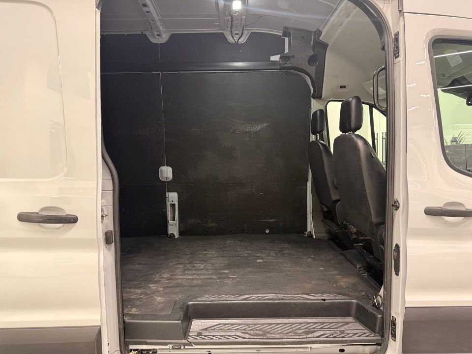 Ford Transit Cargo Van 2023 - Image 12