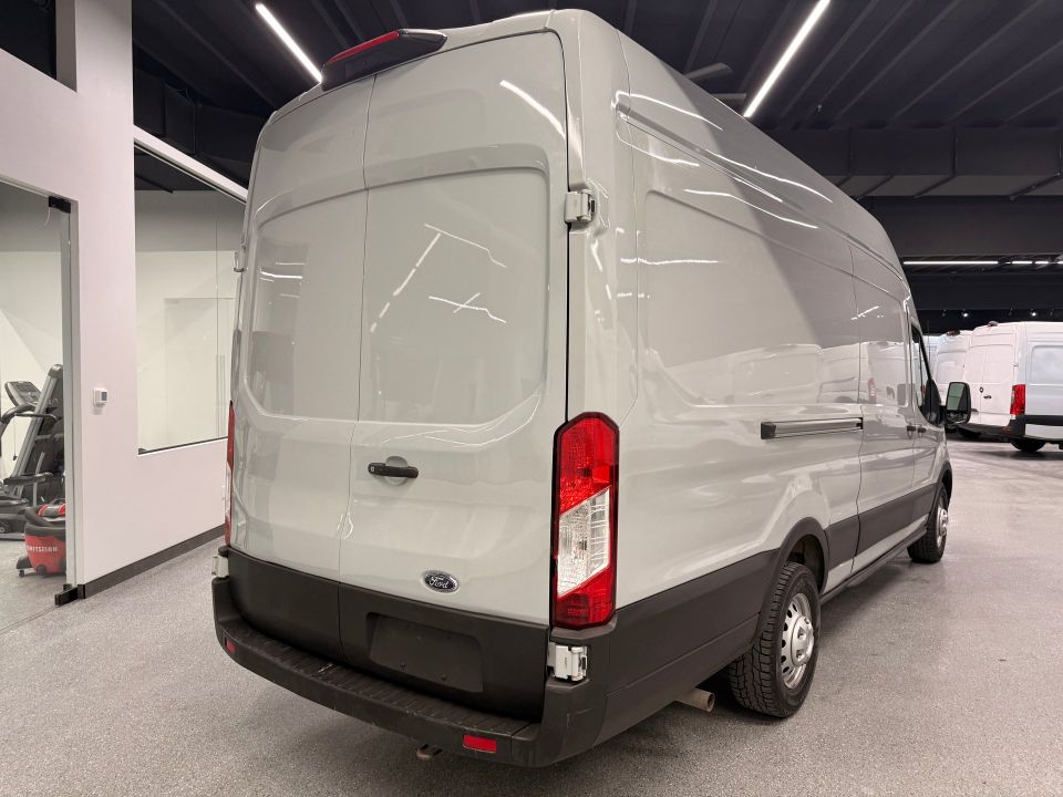 Ford Transit Cargo Van 2023 - Image 5