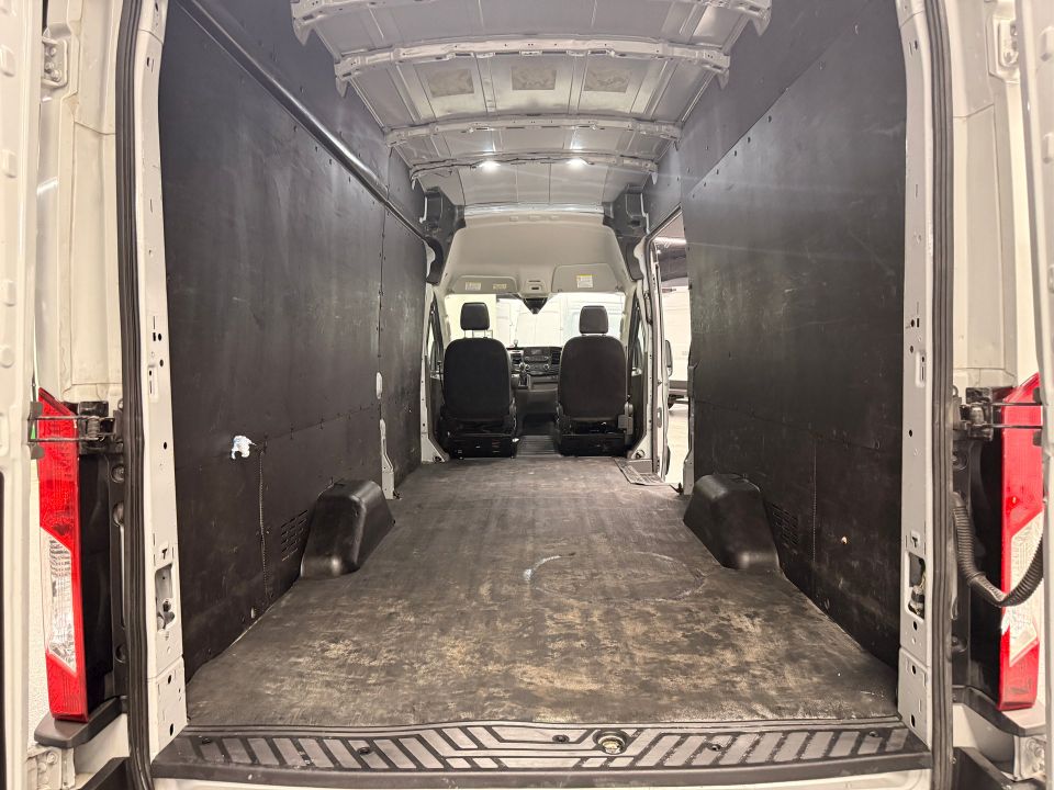 Ford Transit Cargo Van 2023 - Image 13
