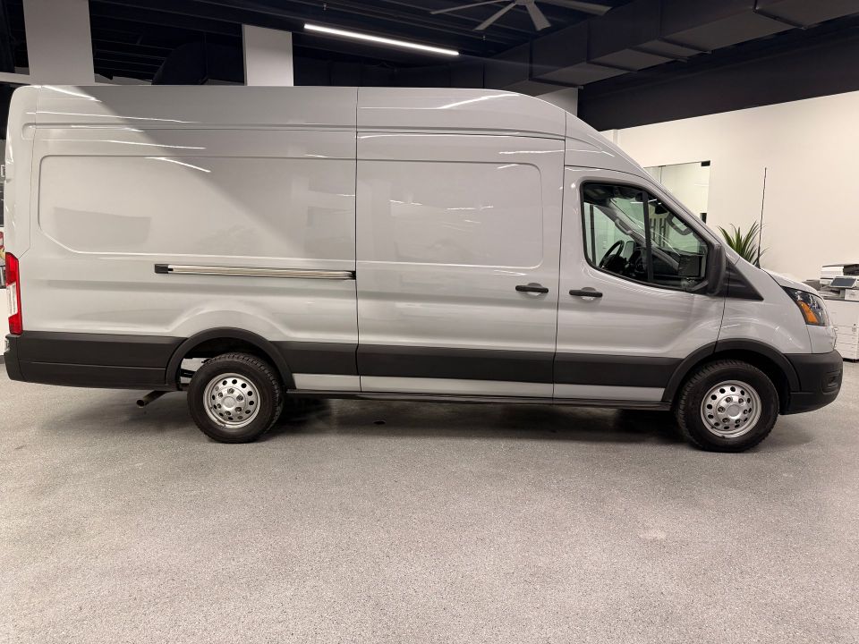 Ford Transit Cargo Van 2023 - Image 6